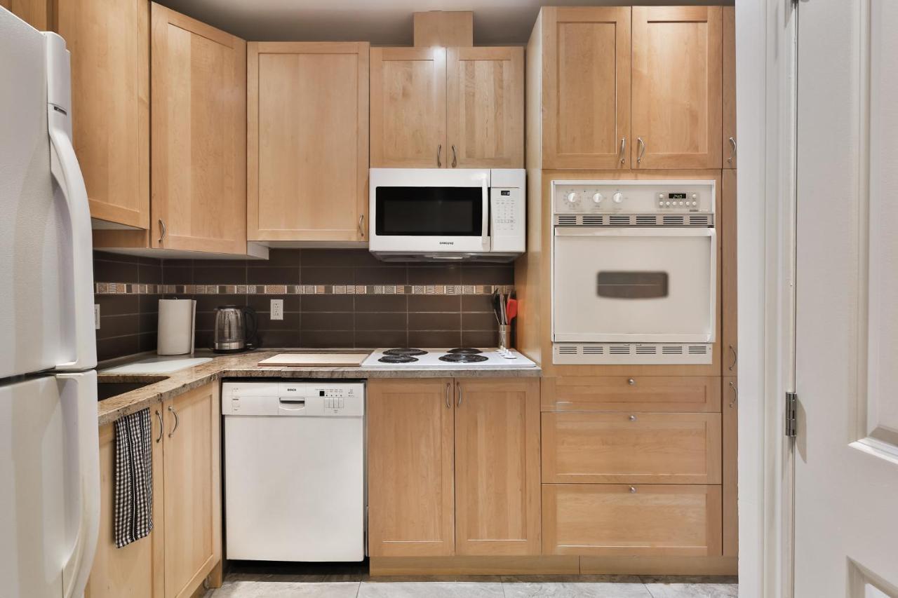 Stunning Condos On St Denis Montreal Bagian luar foto
